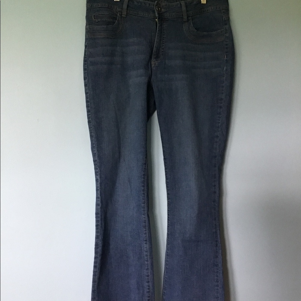 Lee Riders jeans slight flare snap back pockets